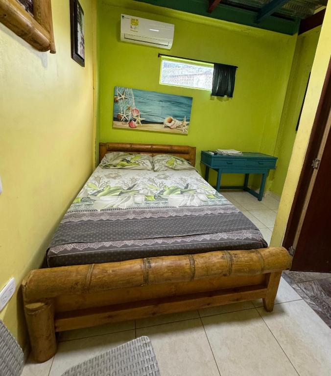 Postel nebo postele na pokoji v ubytování Hostal Bambumar