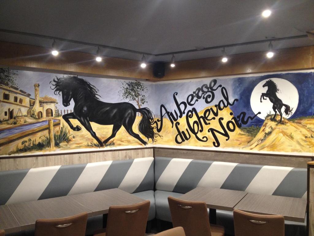 a mural in a restaurant with a horse on the wall at Le Cheval Noir Hôtel Paris Pantin in Pantin