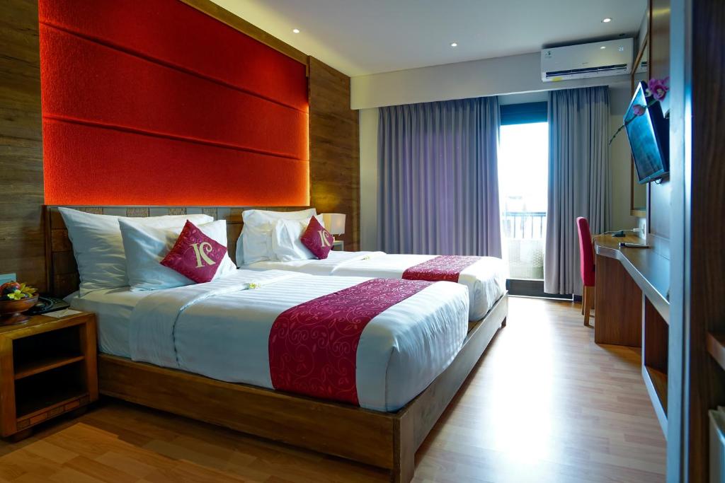 Postel nebo postele na pokoji v ubytování The Kirana Canggu Hotel