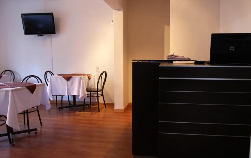 En TV eller et underholdningssystem på Hostal del Centro Concepción