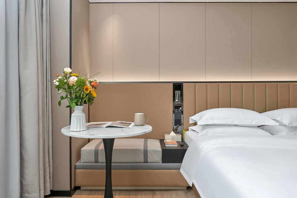 Postel nebo postele na pokoji v ubytování Meiye Hotel Zhujiang Newtown - Wuyangcun Metro - Canton Fair