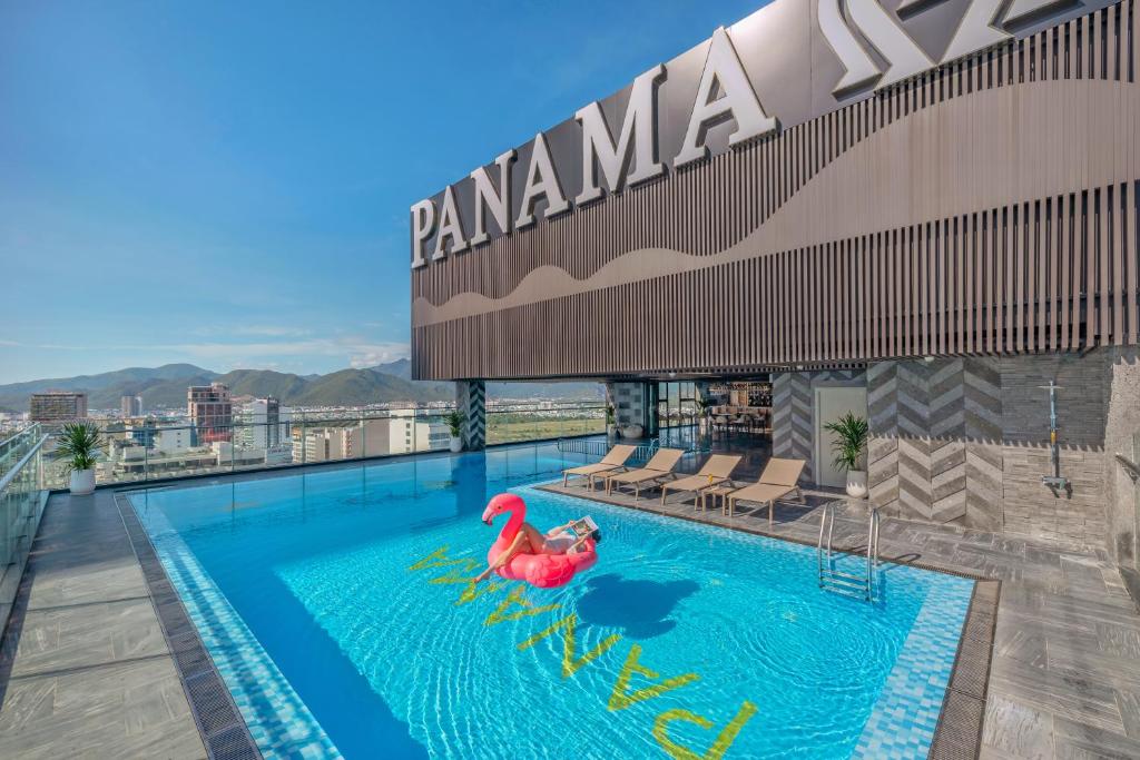Hồ bơi trong/gần PANAMA Nha Trang Hotel