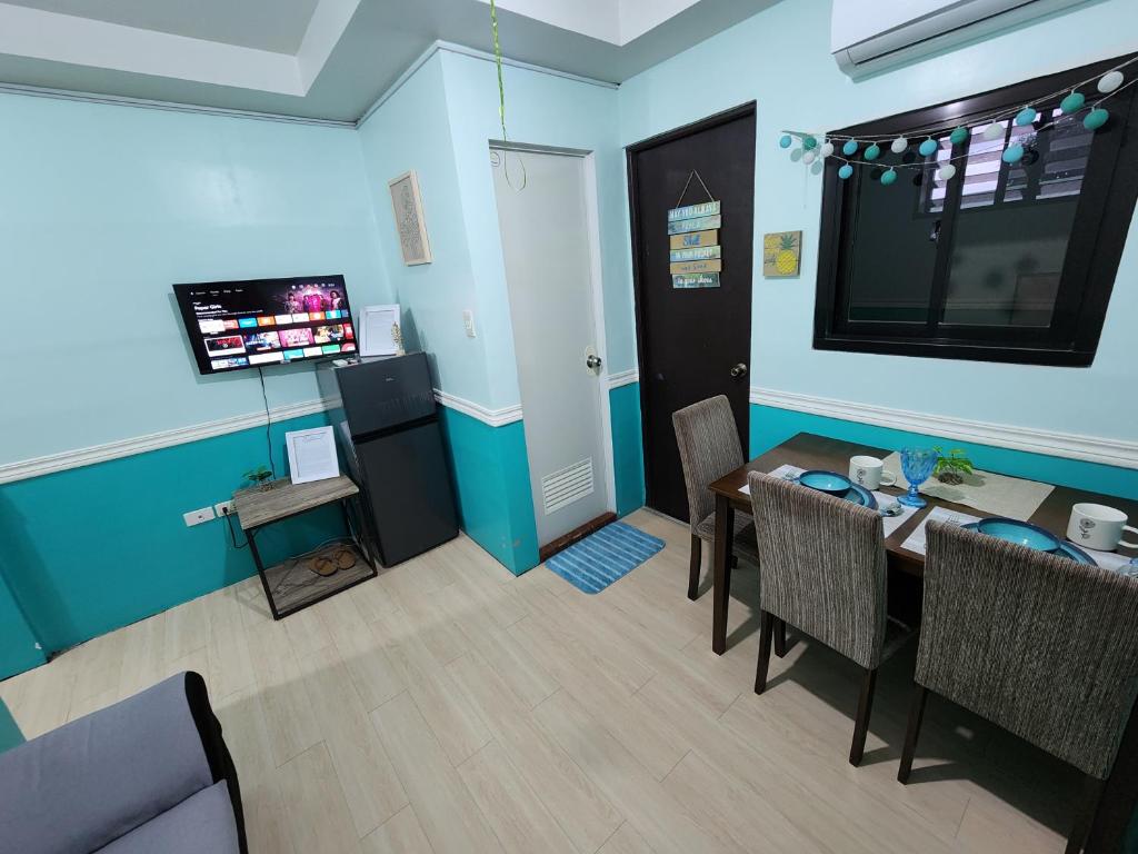 TV a/nebo společenská místnost v ubytování 1BR fully furnished apartment unit near Rosario town center