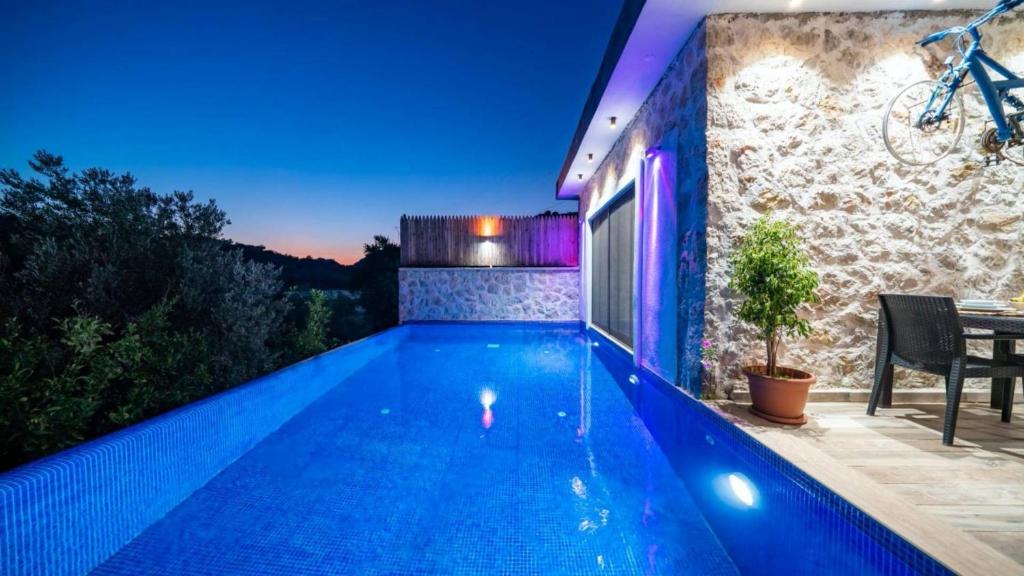 Bazén v ubytování Kalkan 1 Bedroom Villa 1151 nebo v jeho okolí