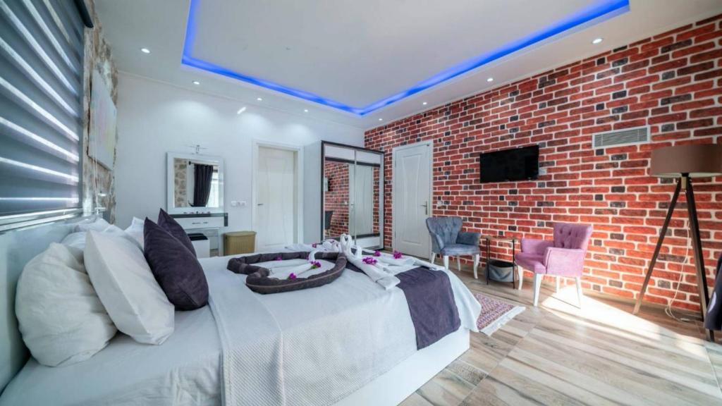 TV a/nebo společenská místnost v ubytování Kalkan 1 Bedroom Villa 1151