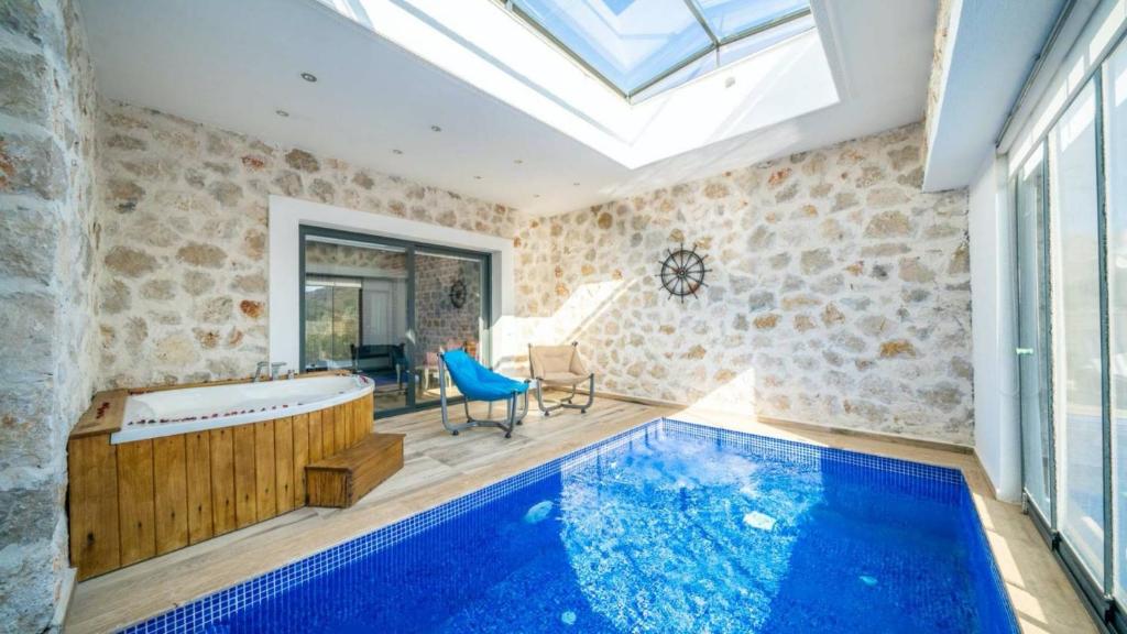 Bazén v ubytování Kalkan 1 Bedroom Villa 1151 nebo v jeho okolí