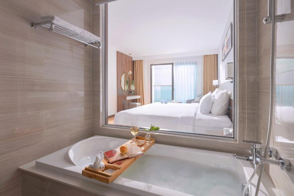 Phòng Deluxe Giường Đôi Với Ban Công và Tầm Nhìn Ra Biển