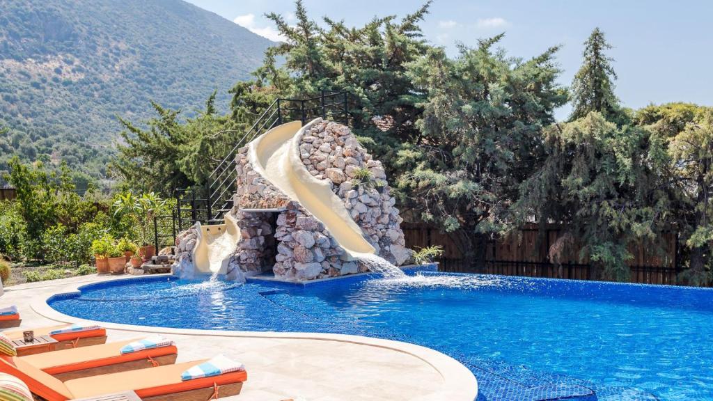 Bazén v ubytování Kalkan 4 Bedroom Luxury Villa 1210 nebo v jeho okolí