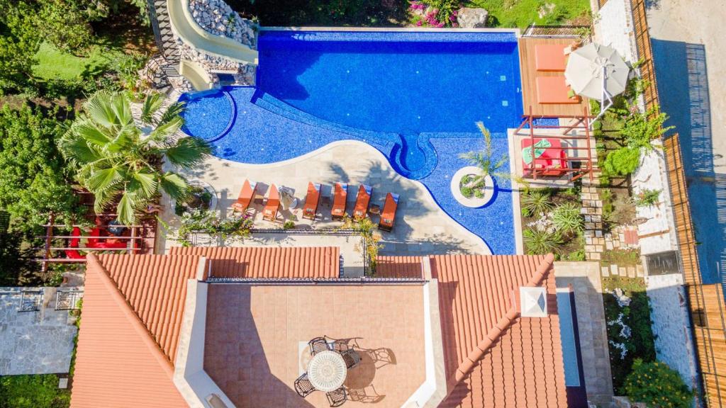 Bazén v ubytování Kalkan 4 Bedroom Luxury Villa 1210 nebo v jeho okolí