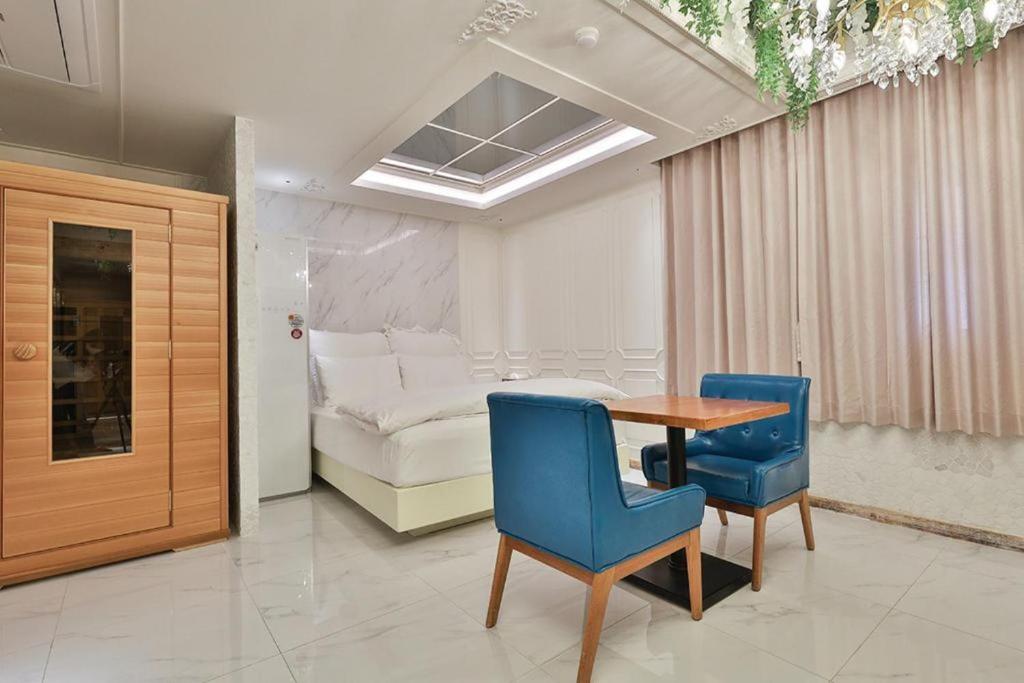 Posezení v ubytování Daegu February Hotel DongdaeguStation