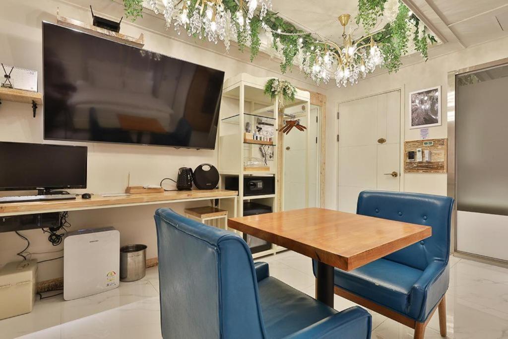 TV a/nebo společenská místnost v ubytování Daegu February Hotel DongdaeguStation