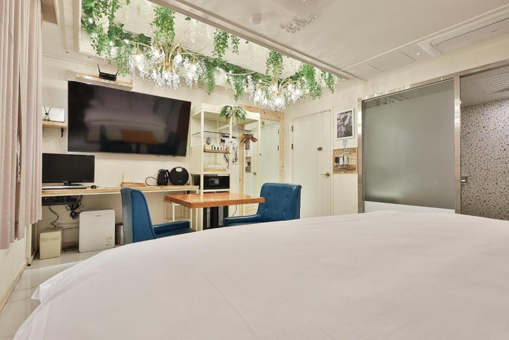 TV a/nebo společenská místnost v ubytování Daegu February Hotel DongdaeguStation