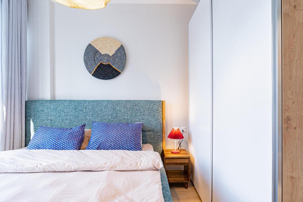 Postel nebo postele na pokoji v ubytování Elite One Bedroom Apartment,Swimming pool, gym, workspace ,Wonderiss Homes close proximity to GTC, JW Mariott and Kempinski