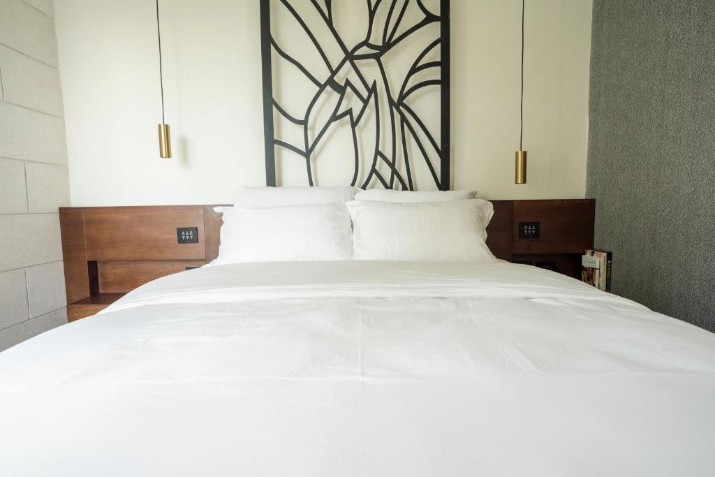 Letto o letti in una camera di Ramban Hotel Jerusalem