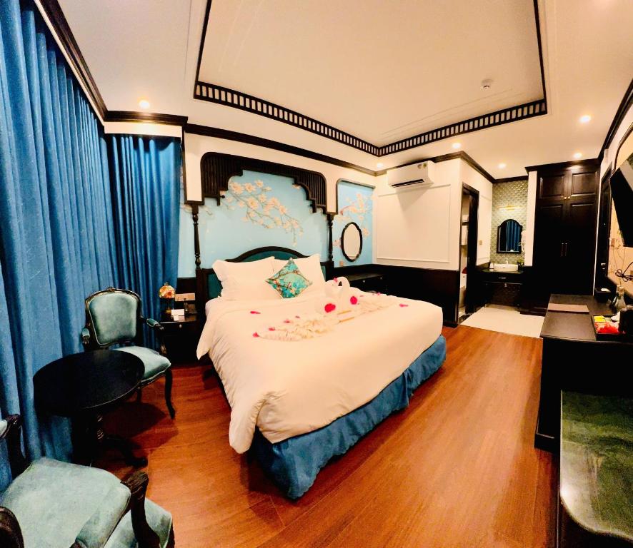 Giường trong phòng chung tại The ORCHID PREMIUM Hotel