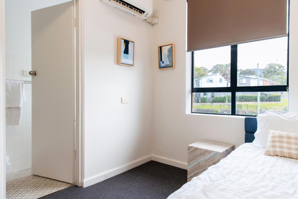 Postel nebo postele na pokoji v ubytování Figtree Hotel Wollongong