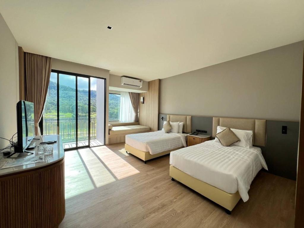 Postel nebo postele na pokoji v ubytování Gassan Khuntan Golf & Resort