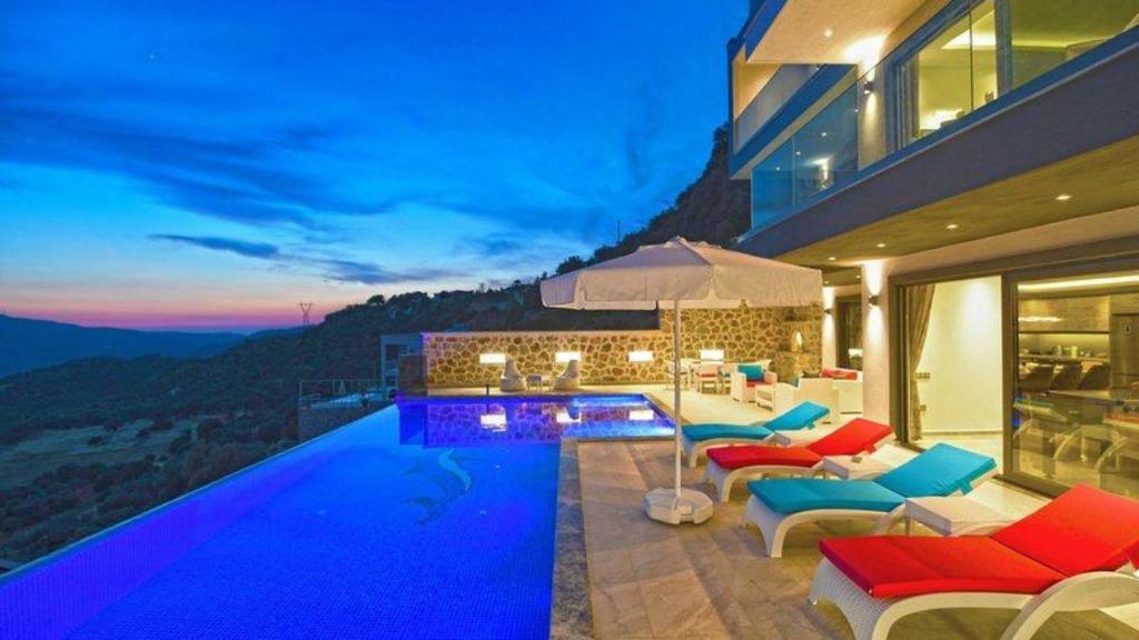 Bazén v ubytování Kalkan 3 Bedroom Villa 1656 nebo v jeho okolí