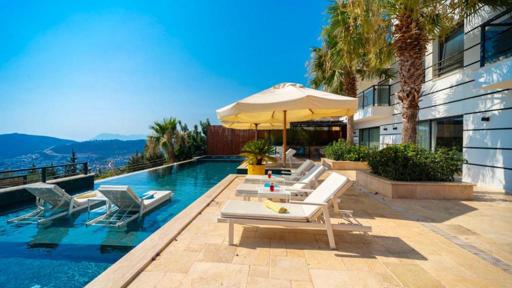 Bazén v ubytování Kalkan 5 Bedroom Villa 1684 nebo v jeho okolí