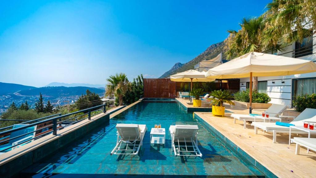 Bazén v ubytování Kalkan 5 Bedroom Villa 1684 nebo v jeho okolí