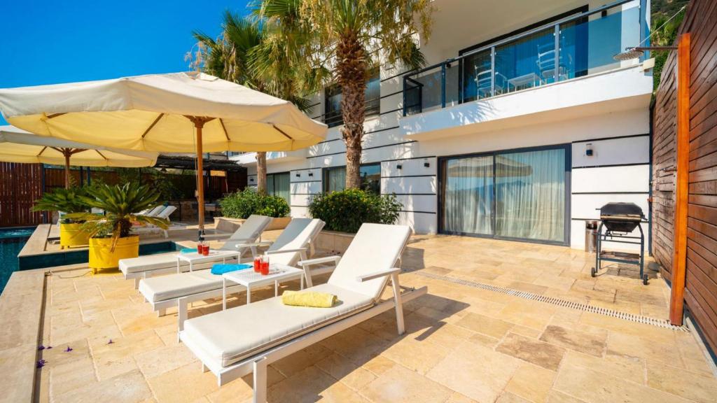 Patio nebo venkovní prostory v ubytování Kalkan 5 Bedroom Villa 1684