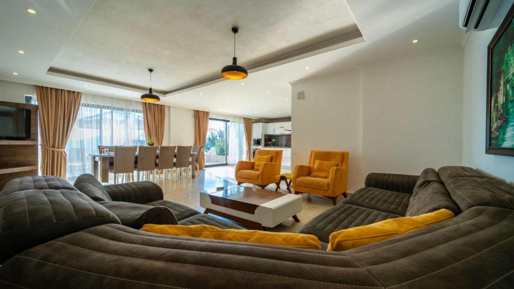 Posezení v ubytování Kalkan 5 Bedroom Villa 1684