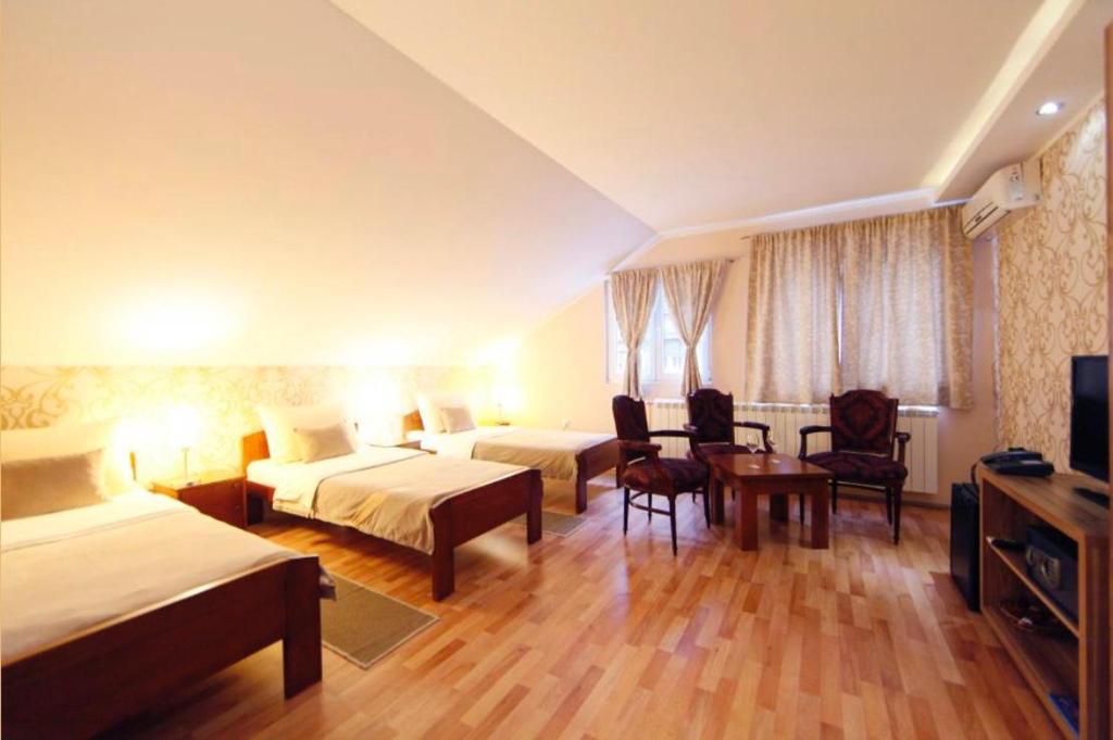 TV a/nebo společenská místnost v ubytování Rooms SQUARE Belgrade