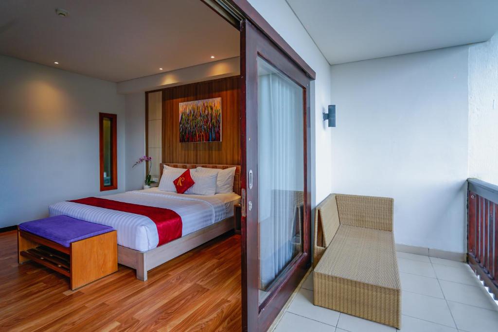 Postel nebo postele na pokoji v ubytování The Kirana Canggu Hotel