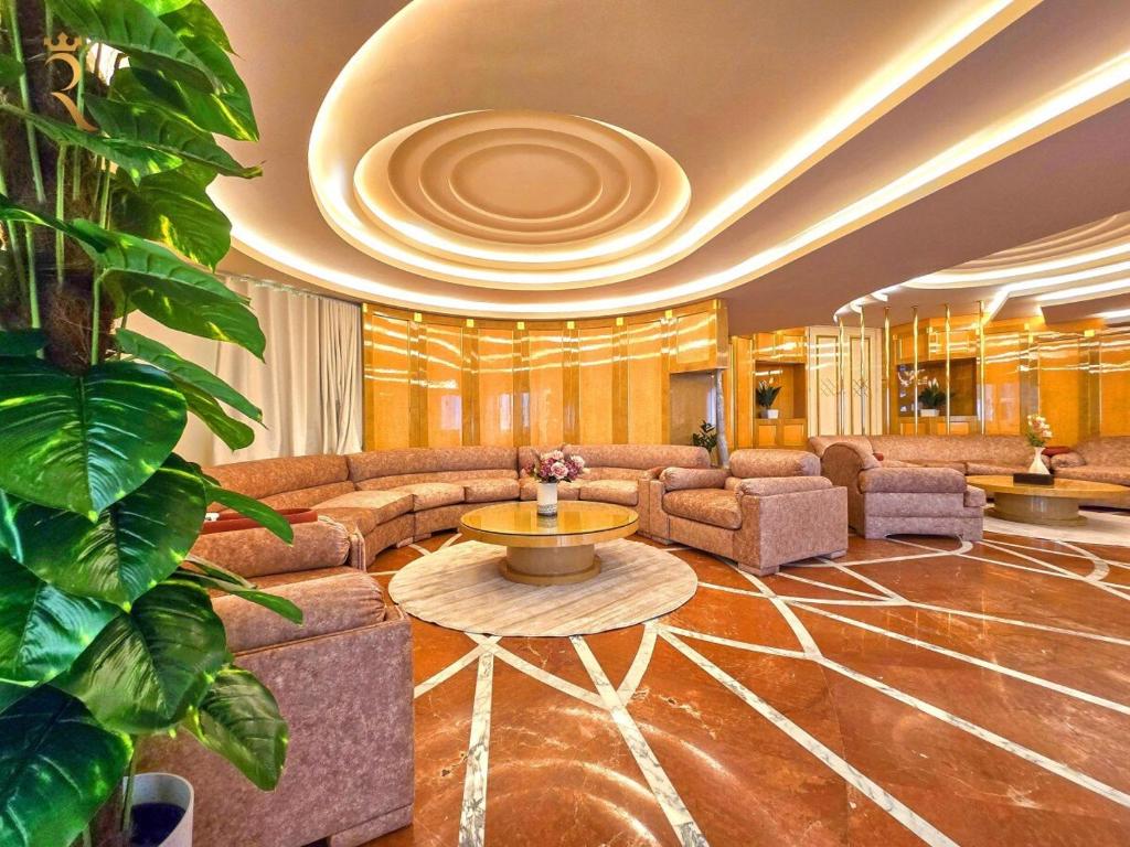 Posezení v ubytování Timeless Elegance Italian-Style Penthouse Retreat