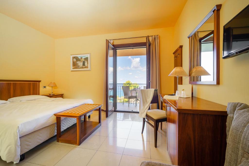 Postel nebo postele na pokoji v ubytování Hotel Santa Lucia