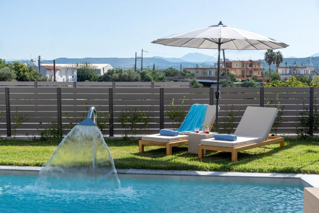 Bazén v ubytování KS Luxury Villas Heated Pools nebo v jeho okolí
