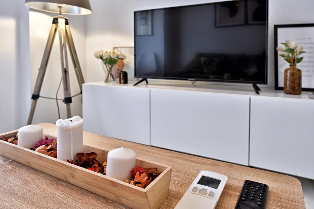 Televízia a/alebo spoločenská miestnosť v ubytovaní Love Rent4 Malaga Rene