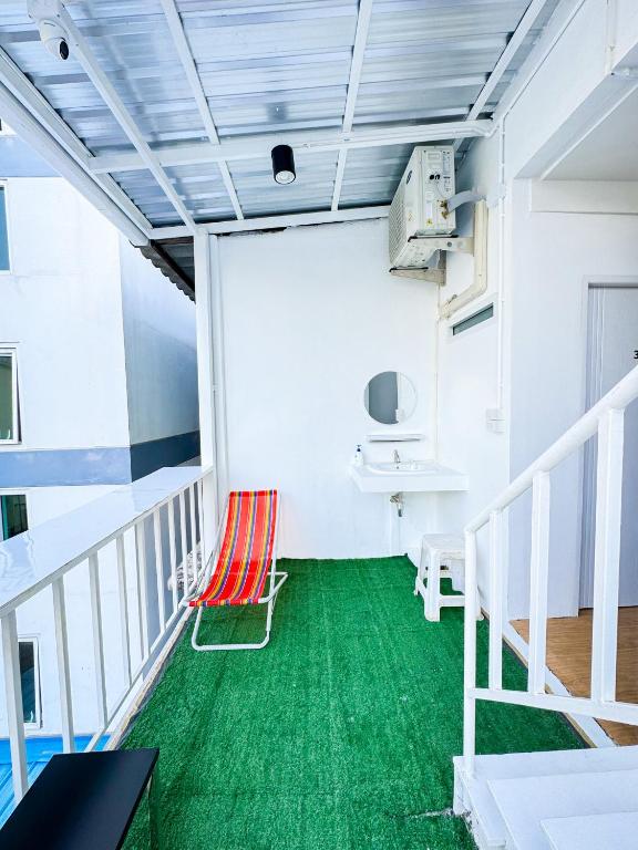 Khu vực ghế ngồi tại Diff Hostel