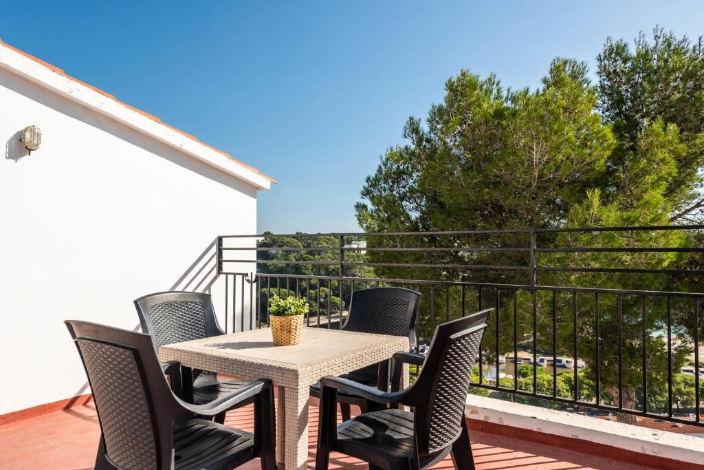 Balkón nebo terasa v ubytování Apartamentos Alta Galdana