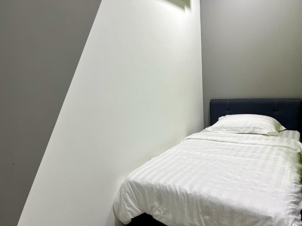 Postel nebo postele na pokoji v ubytování Entire Unit & 2BR Near Legoland
