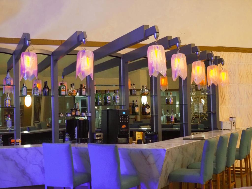 Lounge nebo bar v ubytování Tripolis Hotel