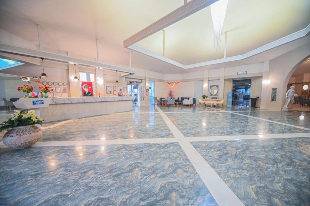 Vstupní hala nebo recepce v ubytování Tripolis Hotel