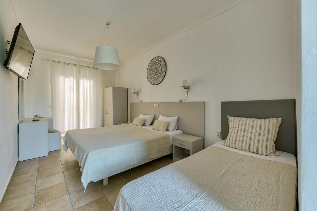 Postel nebo postele na pokoji v ubytování Ecoresort Hotel Zefyros