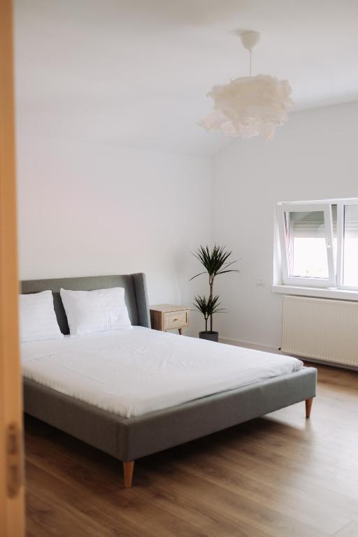 a bedroom with a bed with a white mattress at Snagov Forest Villa in Ciolpani