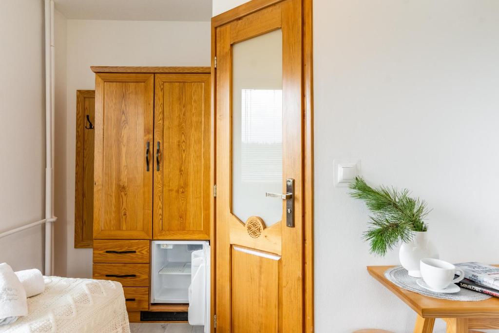 Noclegi SIUSTER z widokiem na góry - świetna lokalizacja, blisko Term Bukovina - w wakacje śniadania serwowane są w obiekcie 120m dalej - Single Room