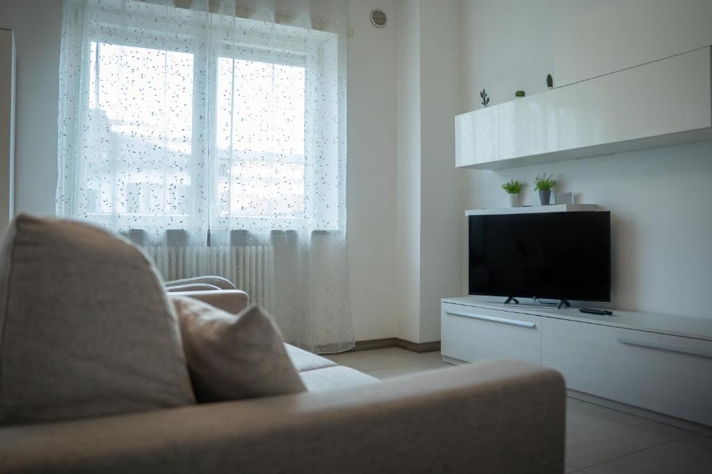 TV a/nebo společenská místnost v ubytování Lugaro Guest House