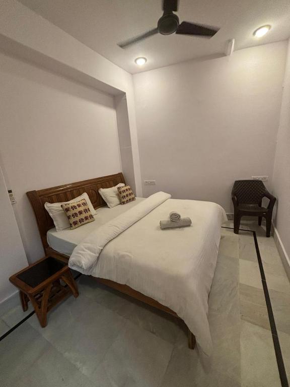 Postel nebo postele na pokoji v ubytování Shiva Guest House