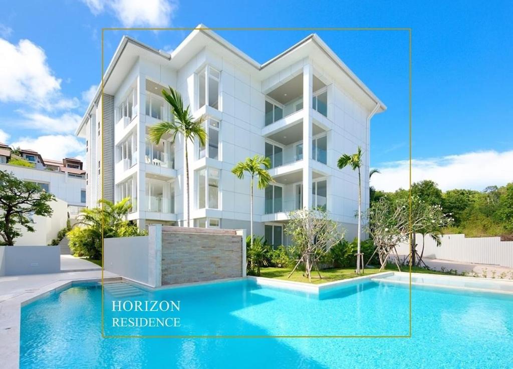 Bazén v ubytování Horizon Condo 1BR nebo v jeho okolí
