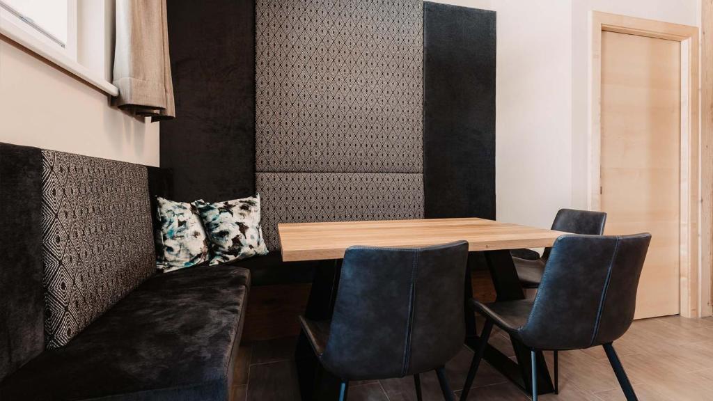 Posezení v ubytování Hofgut Apartment & Lifestyle Resort Wagrain