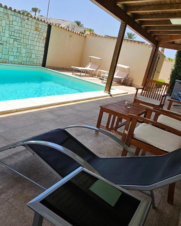 Bazén v ubytování B&b A Due Passi Dal Sole nebo v jeho okolí
