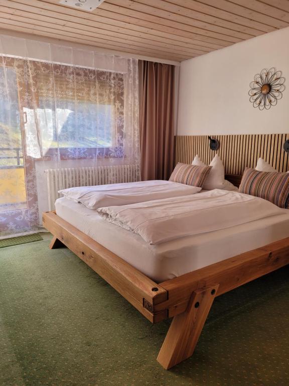 Postel nebo postele na pokoji v ubytování Hotel Obergfell