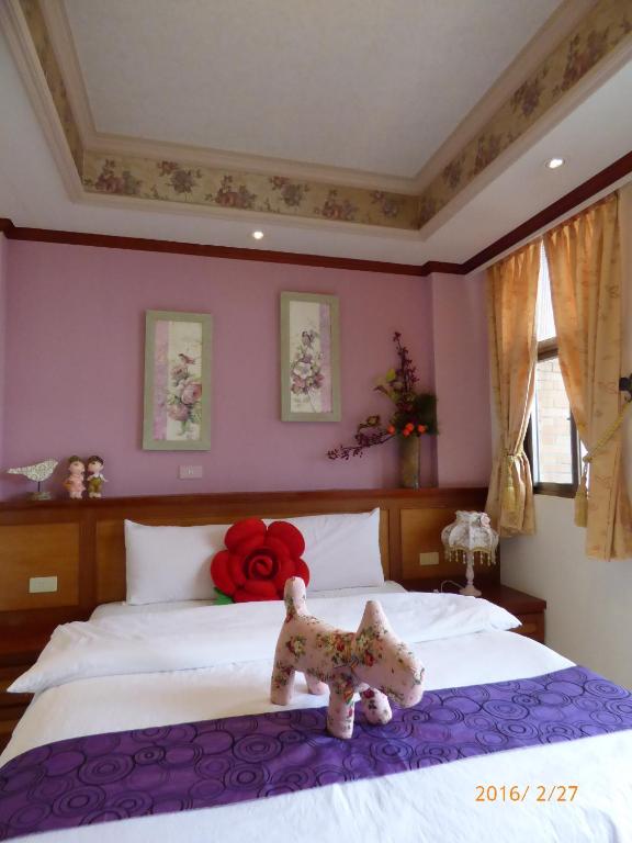 Postel nebo postele na pokoji v ubytování Flower Bird House B&B