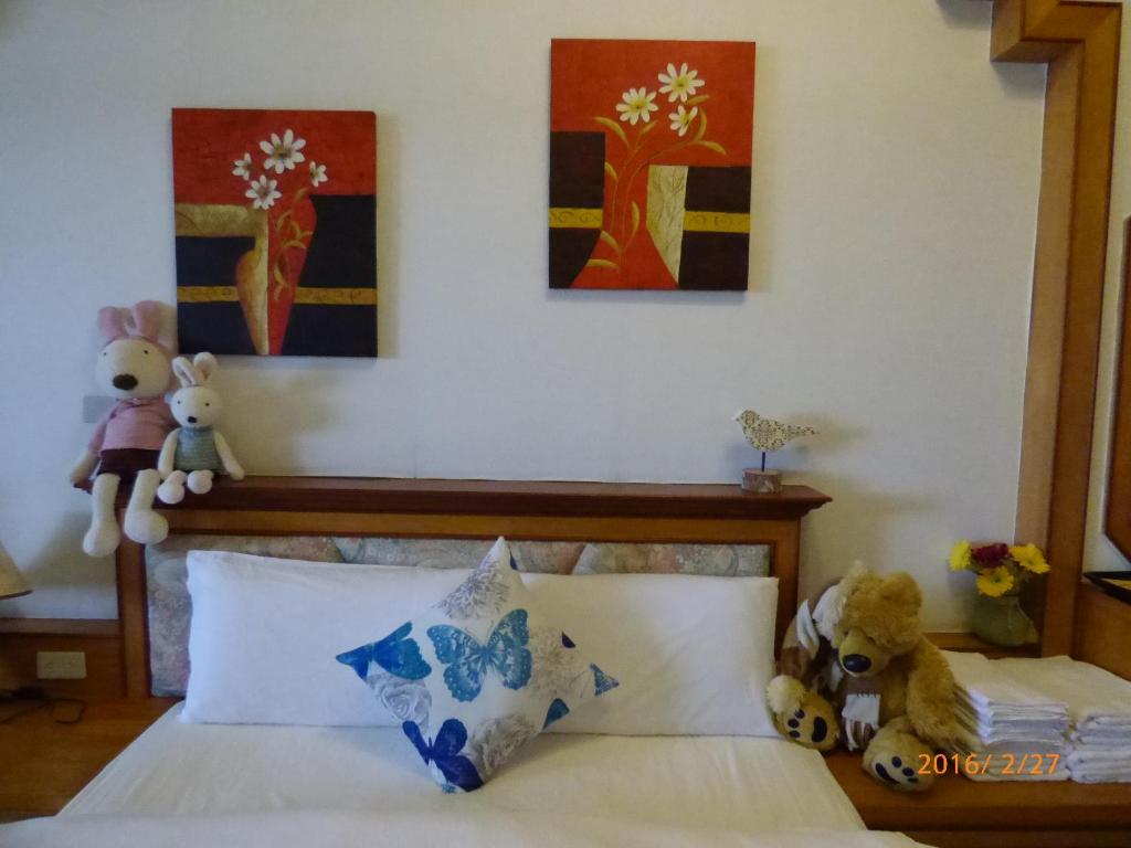 Postel nebo postele na pokoji v ubytování Flower Bird House B&B