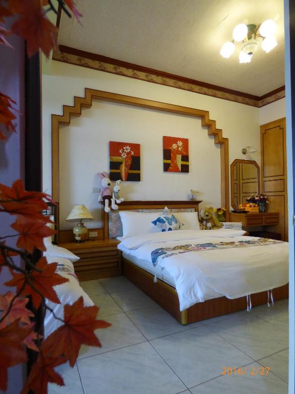 Postel nebo postele na pokoji v ubytování Flower Bird House B&B