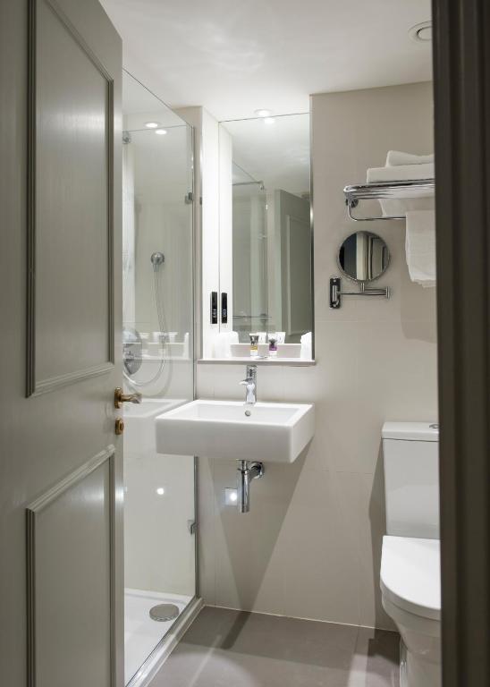Bush Hotel Farnham - 